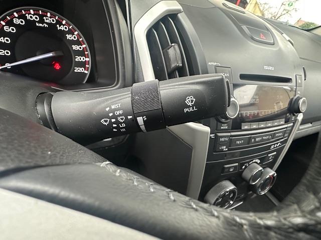 CLDA automobiles ISUZU  2.5 L BITDI CREW SOLAR BVA 163CH N°2628