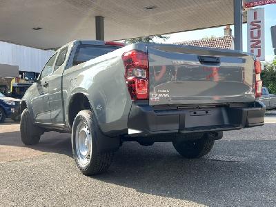 clda auto ISUZU  SPACE B-STRONG BV6
