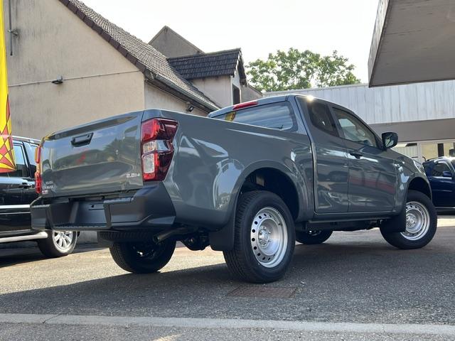 CLDA automobiles ISUZU  SPACE B-STRONG BV6