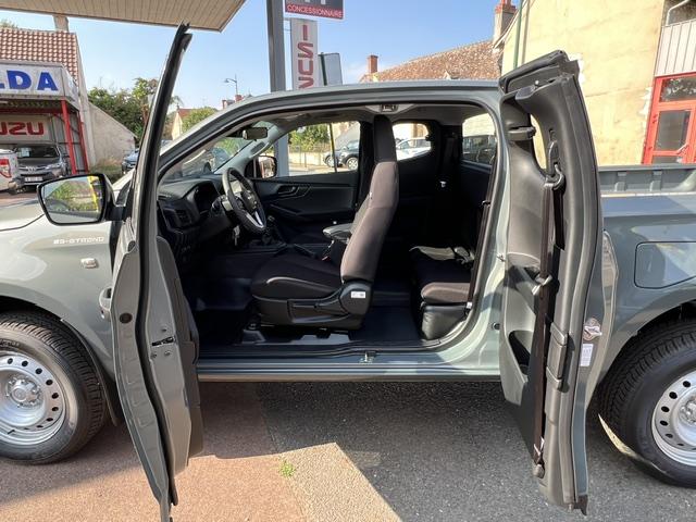 CLDA automobiles ISUZU  SPACE B-STRONG BV6