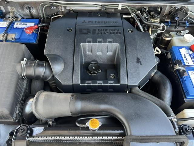CLDA automobiles MITSUBISHI  3.2 L DID DAKAR 5P 7PL BVA N°2652