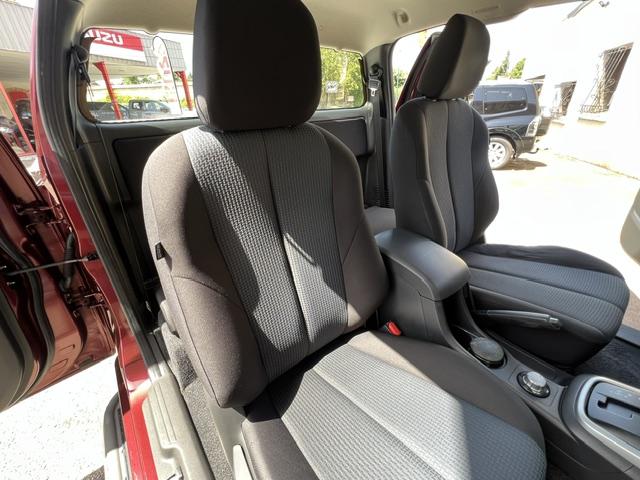 CLDA automobiles ISUZU  2.5 L BITDI SPACE SOLAR BITDI BVA 163CH N°2651