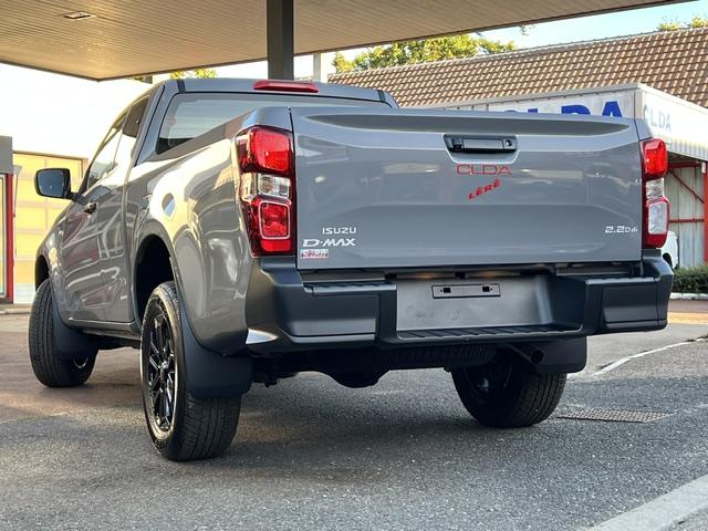 CLDA automobiles ISUZU  SPACE B-STRONG BV6