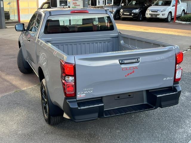 CLDA automobiles ISUZU  SPACE B-STRONG BV6