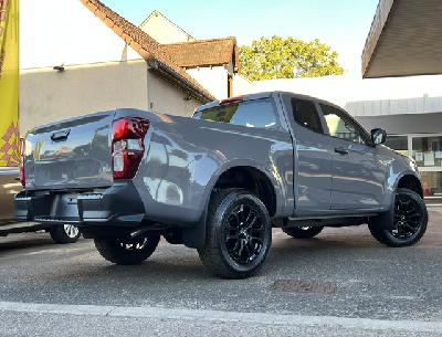 clda auto ISUZU  SPACE B-STRONG BV6