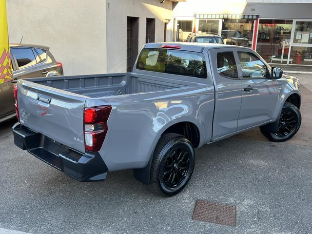 CLDA automobiles ISUZU  SPACE B-STRONG BV6