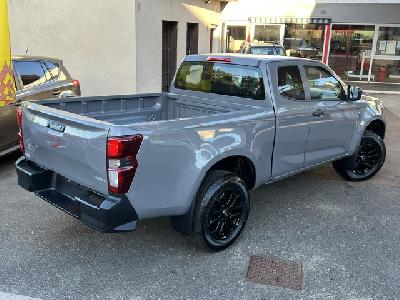 clda auto ISUZU  SPACE B-STRONG BV6