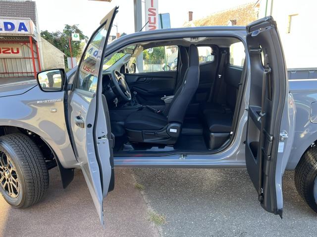 CLDA automobiles ISUZU  SPACE B-STRONG BV6