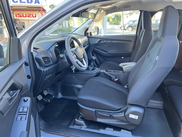 CLDA automobiles ISUZU  SPACE B-STRONG BV6