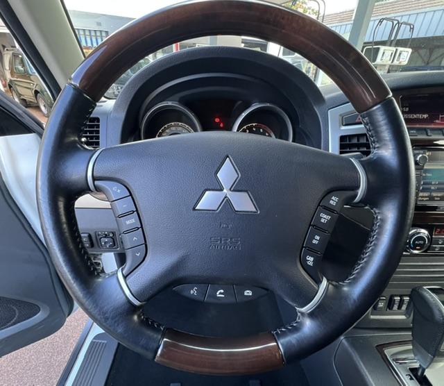 CLDA automobiles MITSUBISHI   3.2 L DID INSTYLE BVA 5 Portes, 7 places, 190CH N°2668