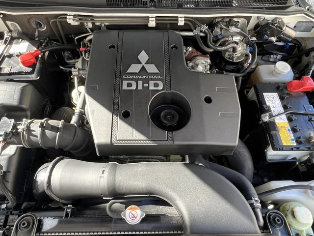 CLDA automobiles MITSUBISHI   3.2 L DID INSTYLE BVA 5 Portes, 7 places, 190CH N°2668